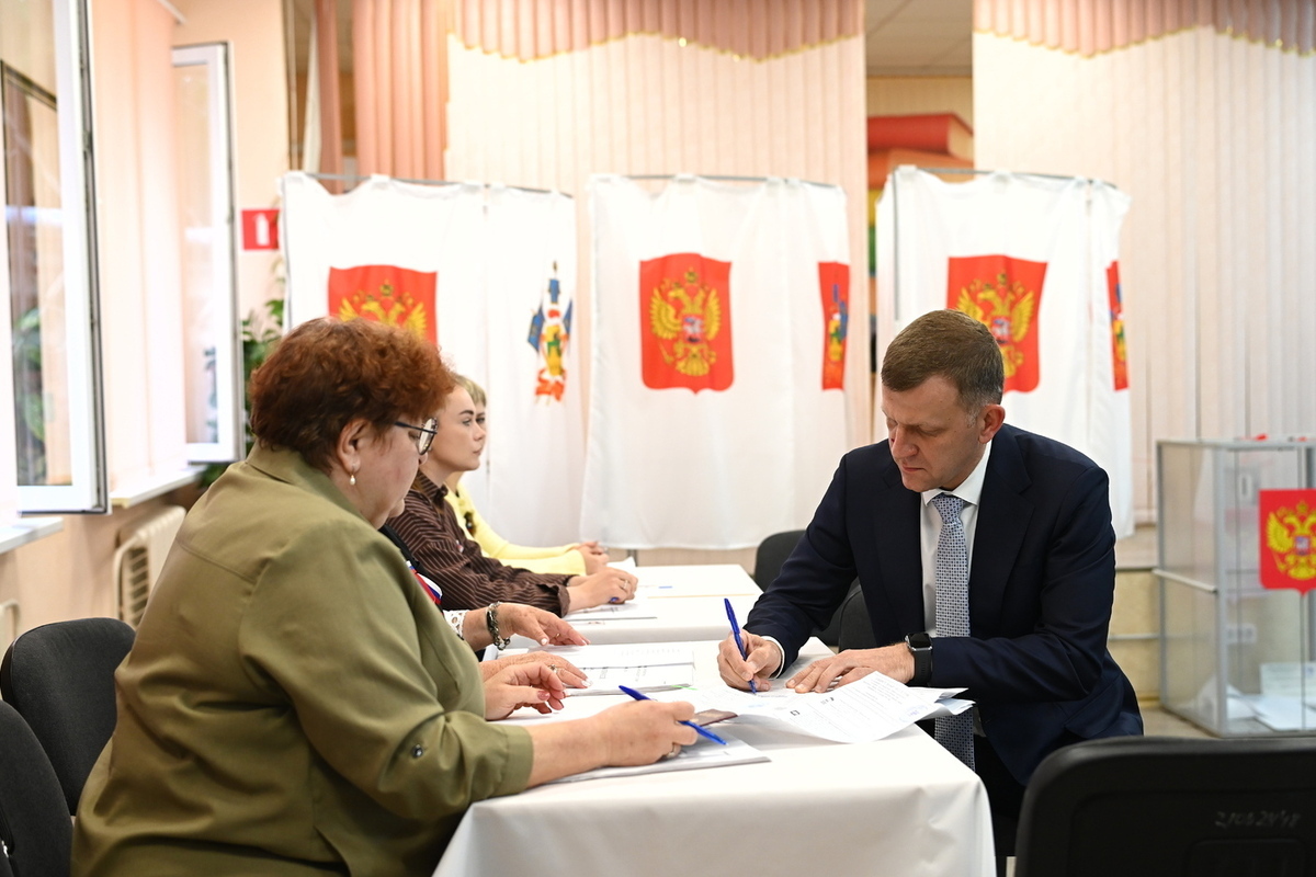 Евгений Наумов проголосовал на участке в Берёзовом в Краснодаре