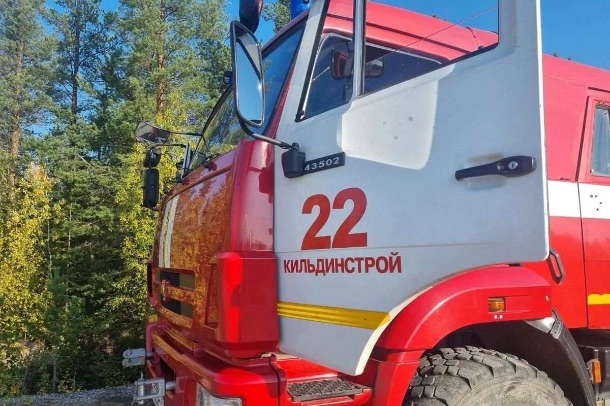 Восемь пожарных тушили кабину «Газели» на трассе «Кола»