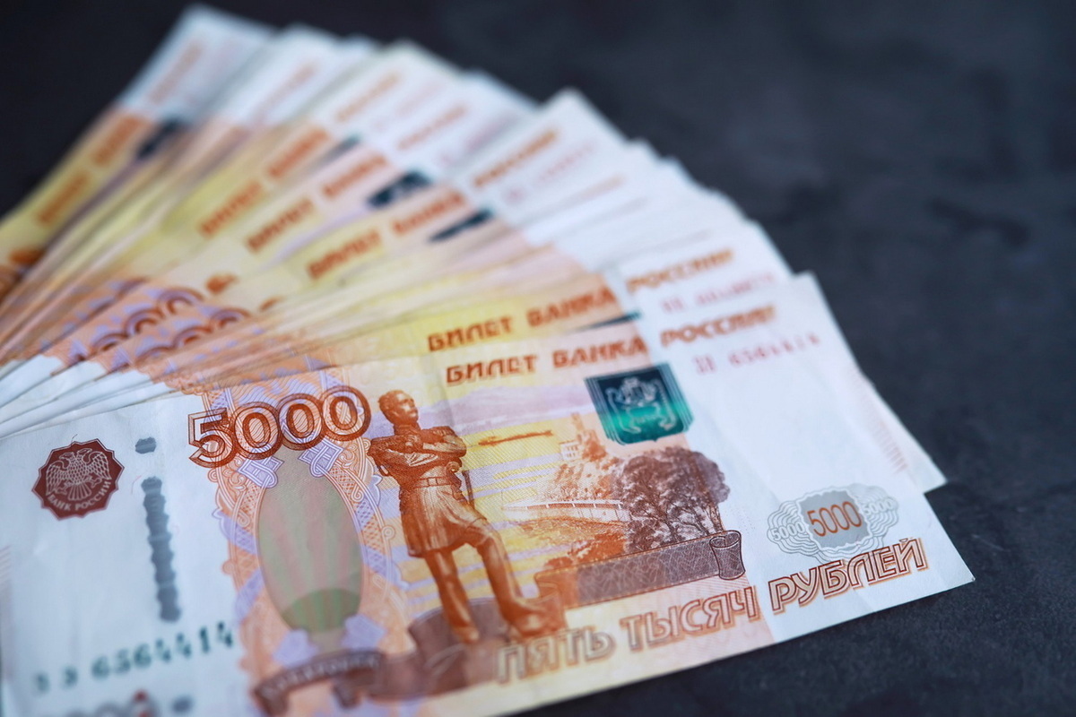 С сентября ввели новые правила для тех, у кого есть наличные деньги