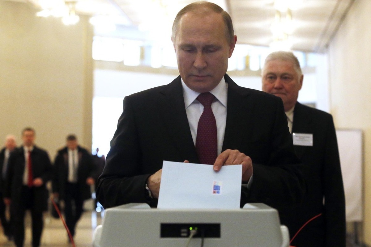 Путин проголосовал на выборах в Госдуму из Кремля
