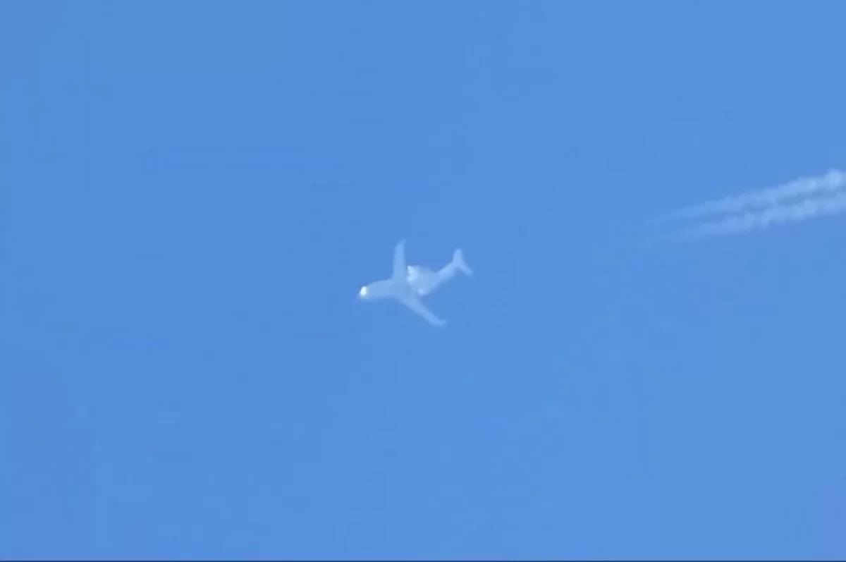 Американский самолет-разведчик несколько часов кружит над Черным морем