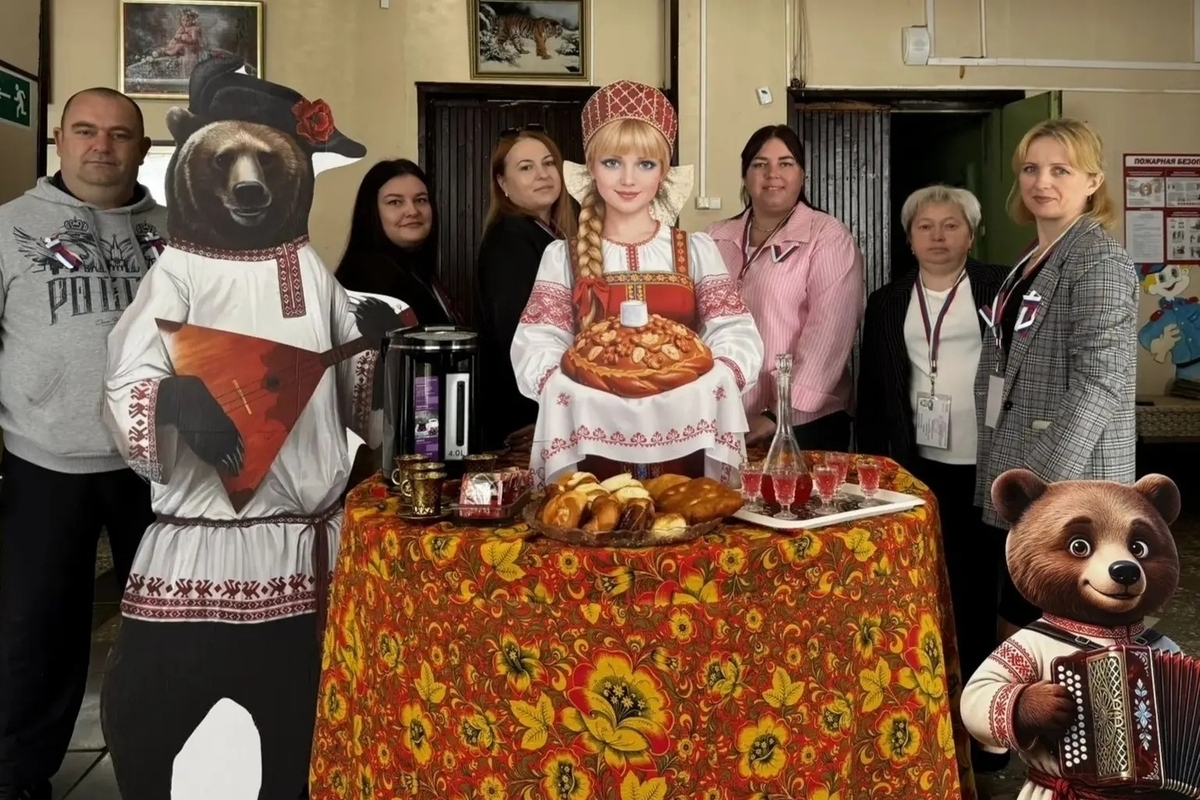 На рязанском избирательном пункте голосующих встречают блинами с мёдом