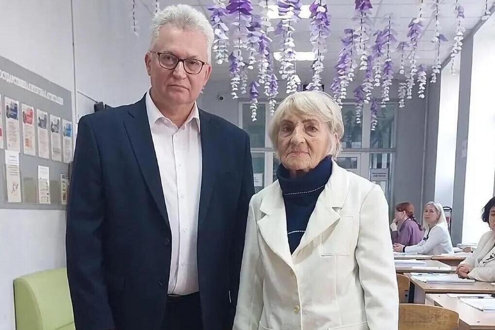 «Сто один год — и такая гражданская позиция». Великолучанка отдала свой голос