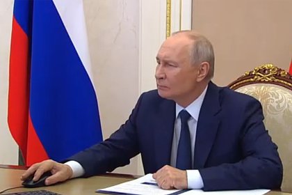 На видео с голосованием Путина заметили одну деталь
