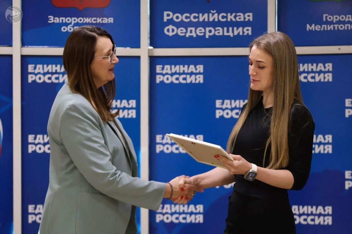 Глава Васильевского района вручила благодарности «Энергосбыт Запорожье»
