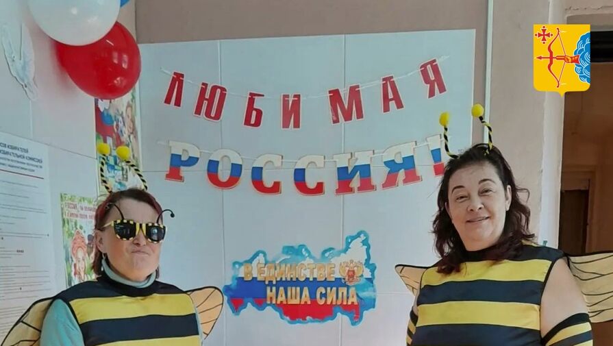 Жительницы Кировской области пришли на выборы в костюмах пчел и феи