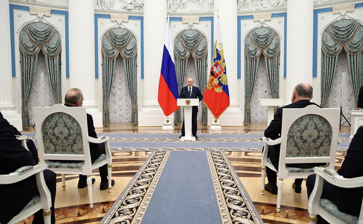 Путин вручил госнаграды работникам ОПК в преддверии Дня оружейника