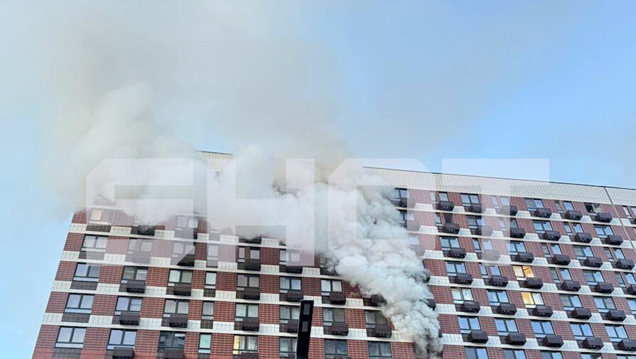 В Подмосковье мощный пожар охватил многоэтажку