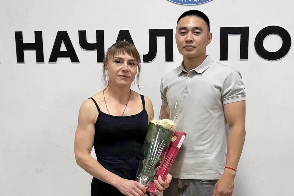 В спортшколе Калмыкии поздравили тренера-маму