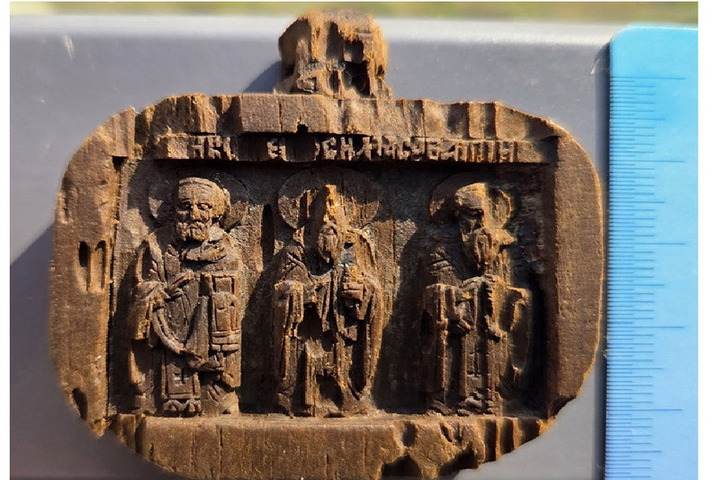 Уникальная икона XVI века из Белозерска уехала на реставрацию в Эрмитаж