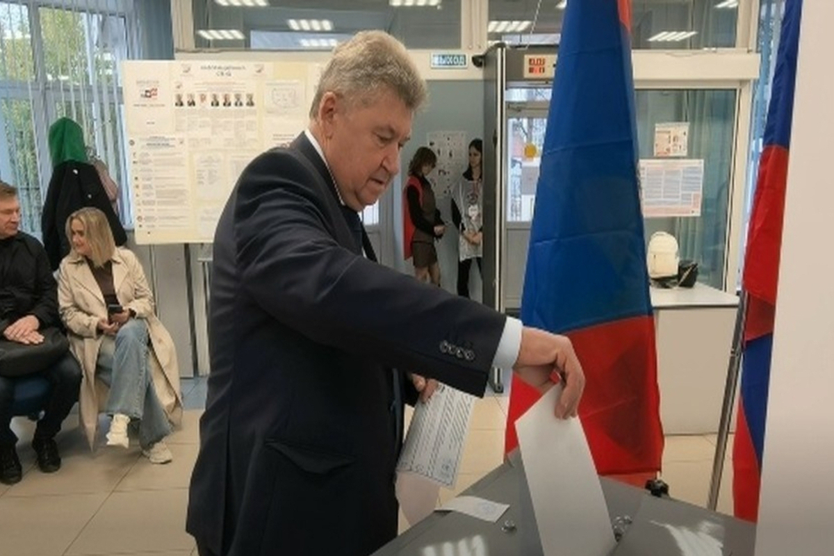 Алексей Анохин проголосовал в Костроме в первый день выборов