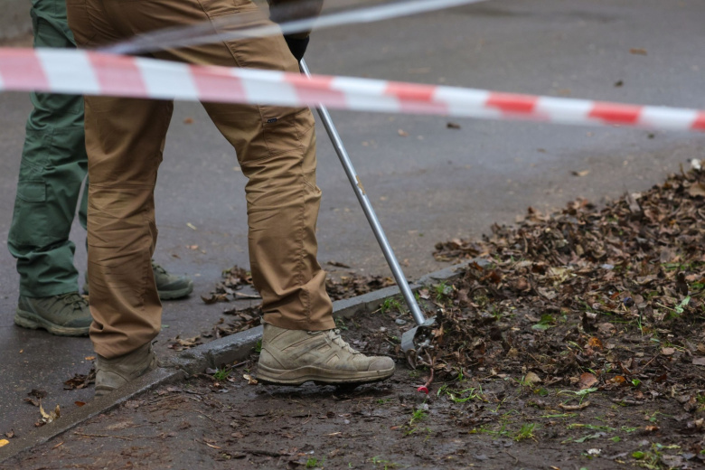 Бойцы ВСУ замаскировали взрывчатку под детский подарок