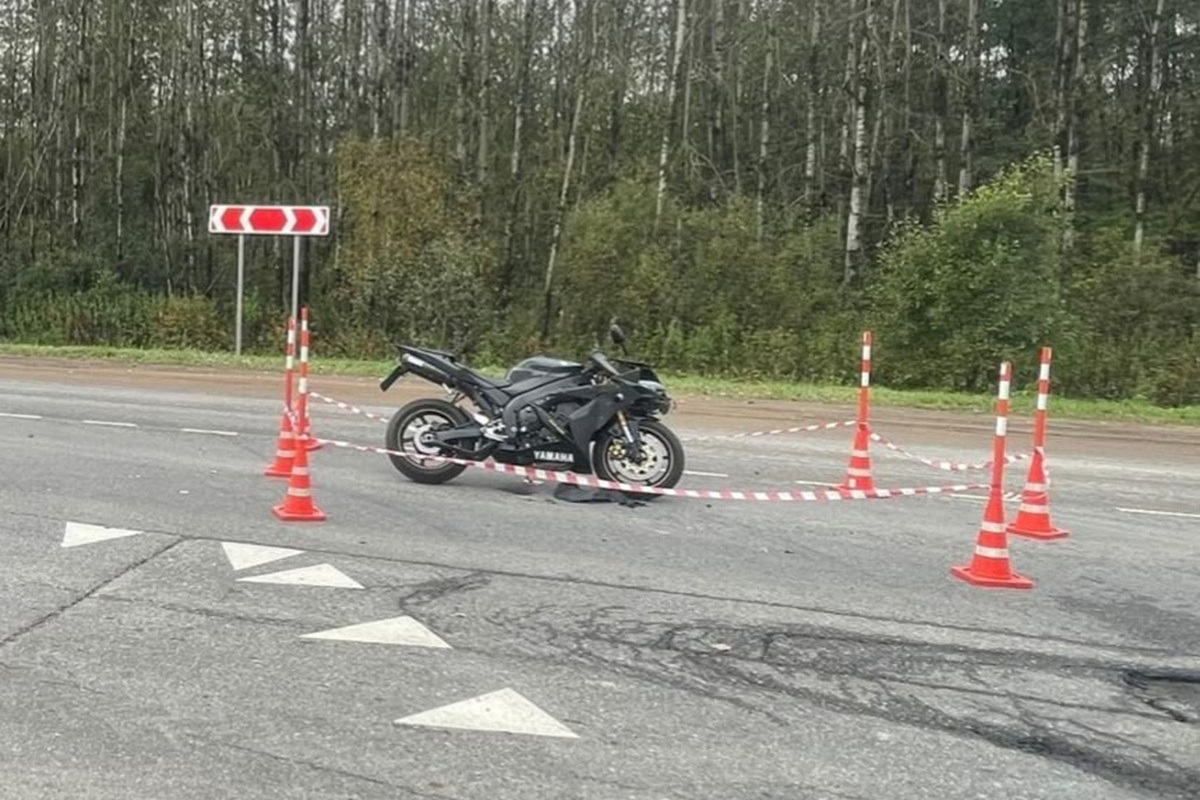 В Великом Новгороде водитель-нарушитель сбил мотоциклиста
