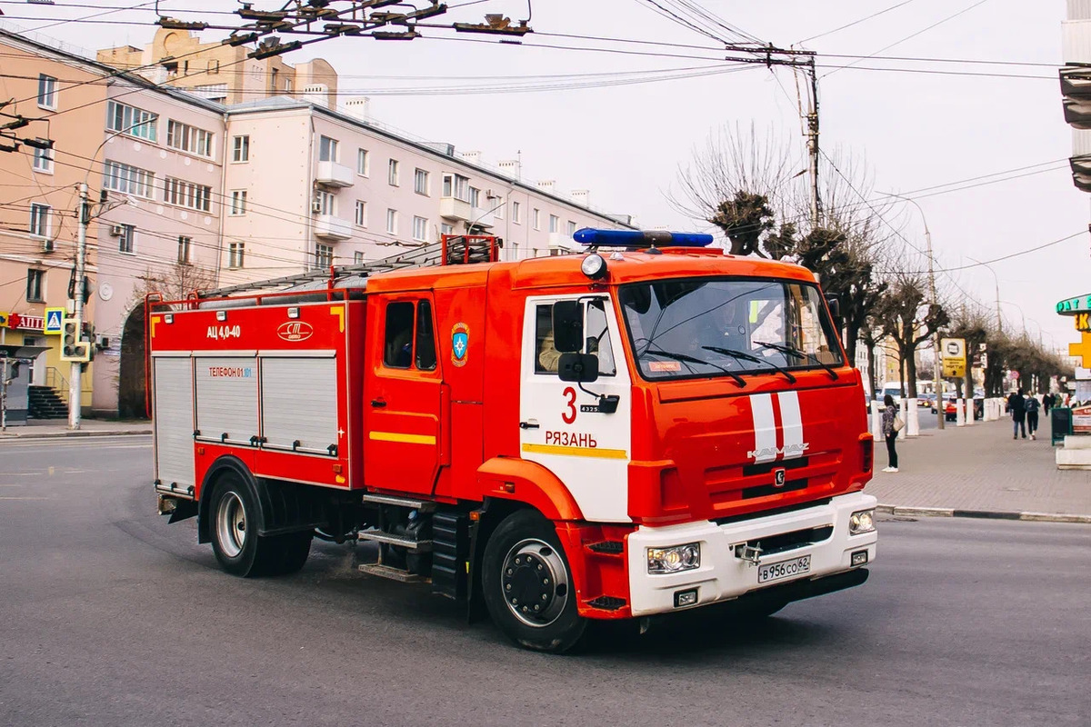 На улице МОГЭС в Рязани произошёл пожар