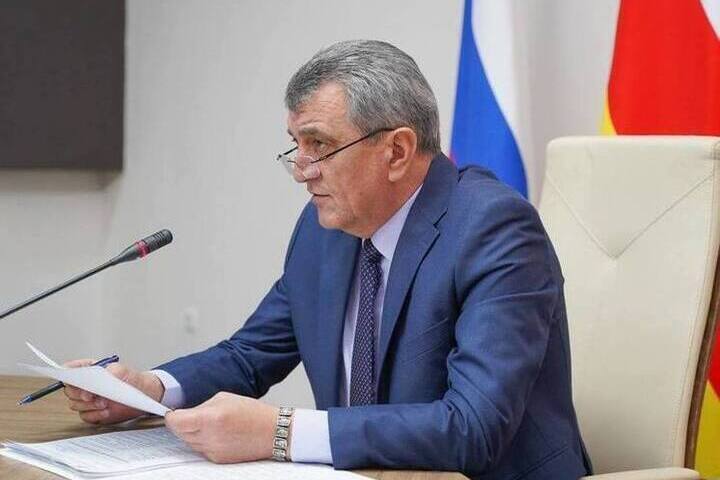 Сергей Меняйло поздравил Марата Камболова с победой на выборах президента Южной Осетии