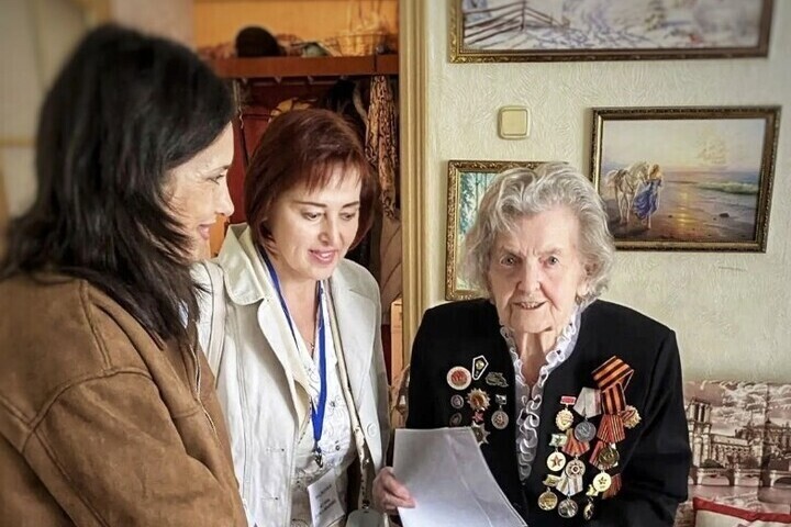 В Волгограде организовали выездное голосование для легендарной жительницы района