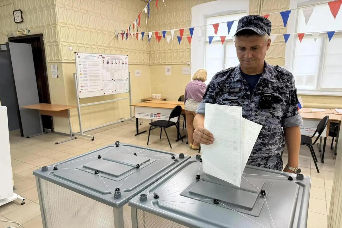 Сотрудники Росгвардии Волгоградской области принимают участие в выборах