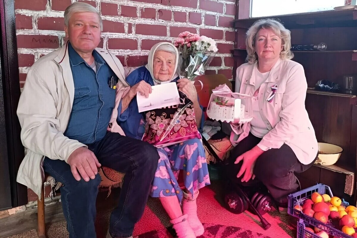 101-летняя жительница Захаровского района проголосовала на выборах в Госдуму