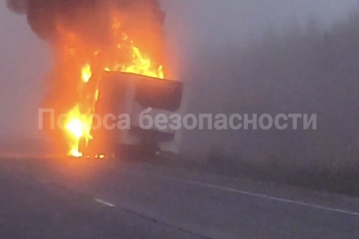В Мичуринском округе на трассе Р-22 «Каспий» сгорел полуприцеп с молоком