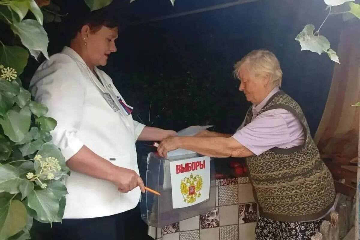 В отдаленных селах Херсонской области организовали голосование на дому