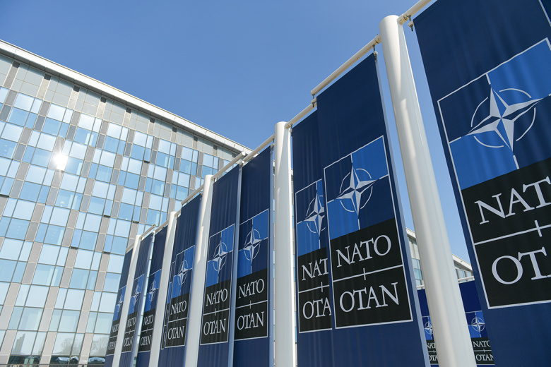 Два генерала поборются за пост главы Военного комитета НАТО