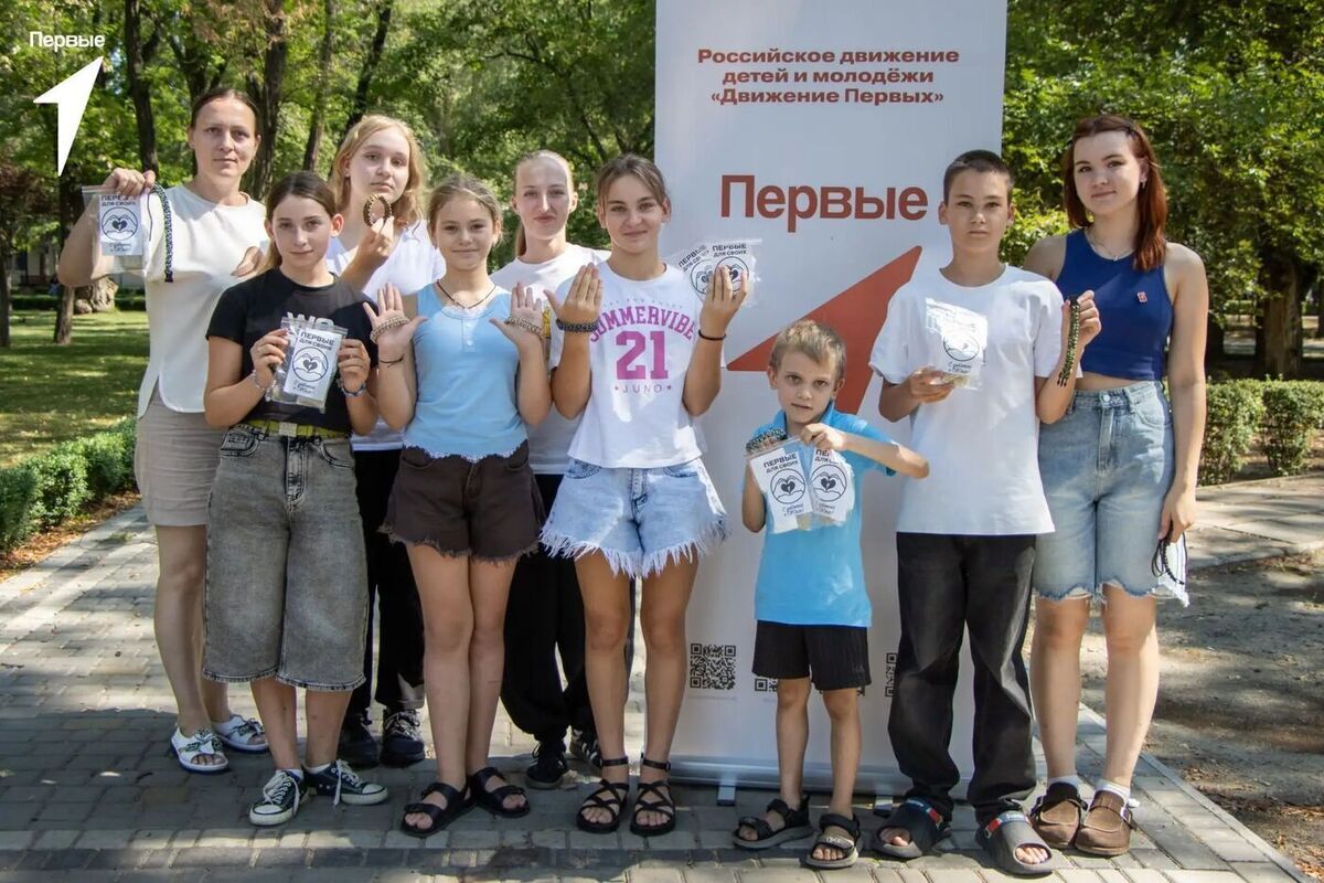 «Первые для СВОих»: Активисты Мелитополя создали тактические браслеты и сухой душ для бойцов
