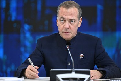 Медведев призвал перейти к полному изъятию западных активов в России