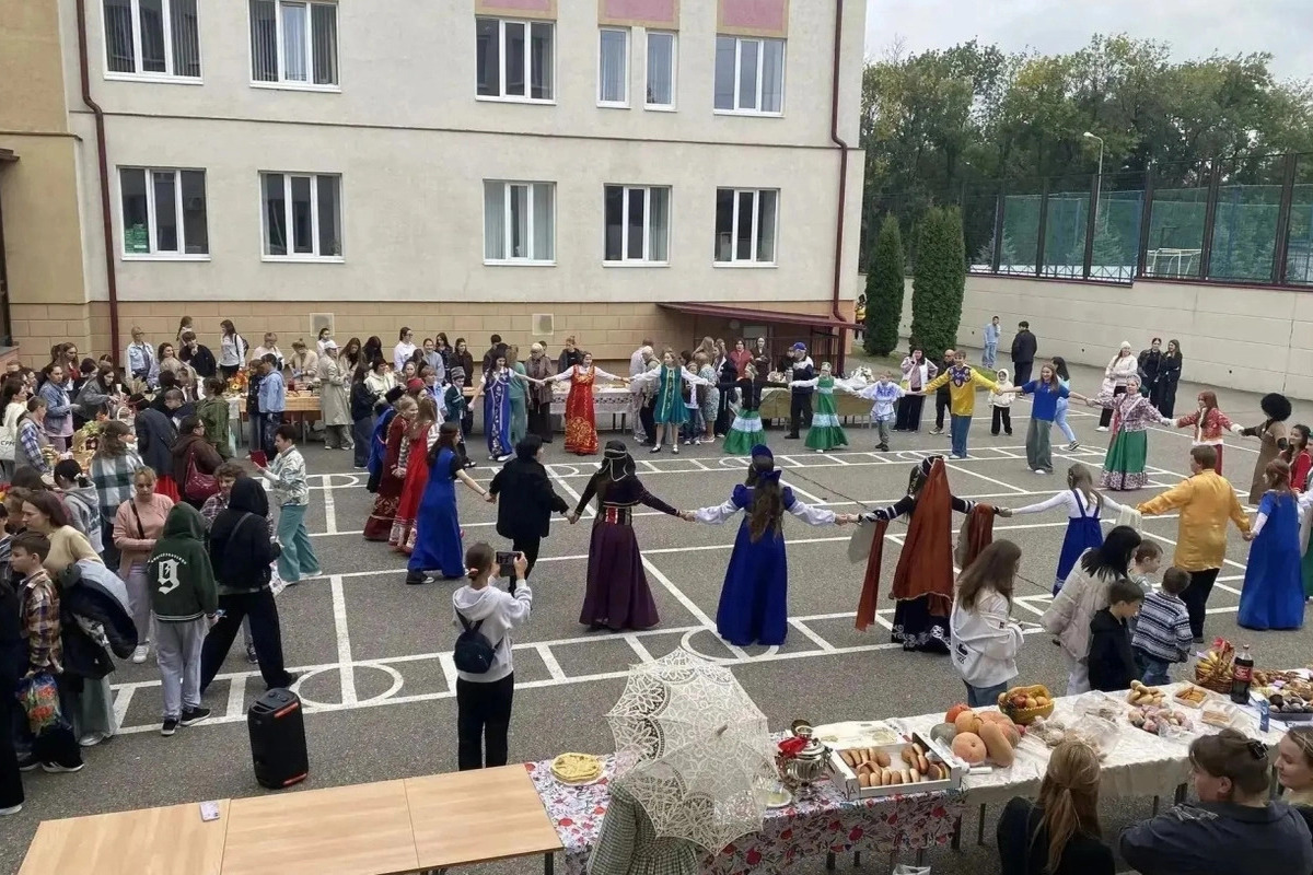 Ессентукские школы в дни выборов проводят ярмарки в поддержку бойцов СВО