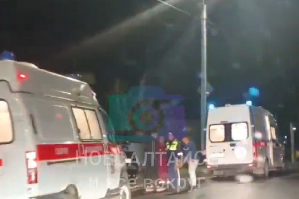 Пять человек пострадали в лобовом ДТП с переворотом в Алтайском крае