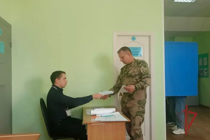 Пензенские росгвардейцы совместили голосование со службой