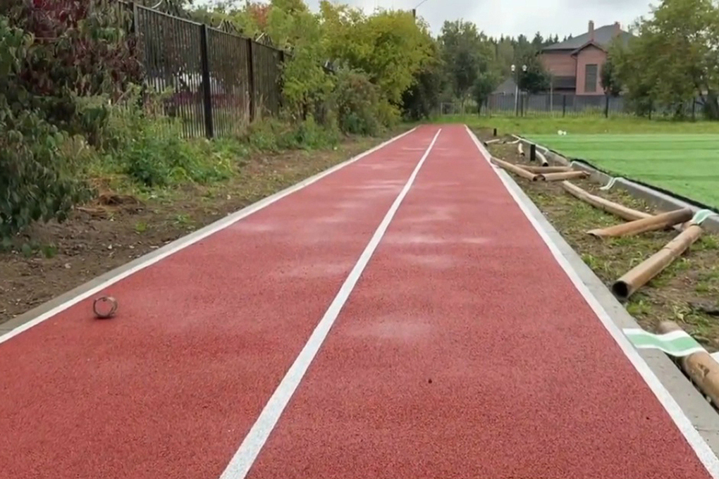 В Боровске строят футбольный манеж