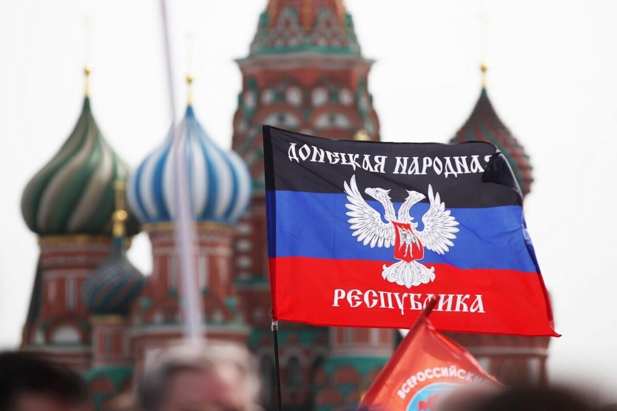 Путин поручил правительству восстановить работу транспорта в Донбассе