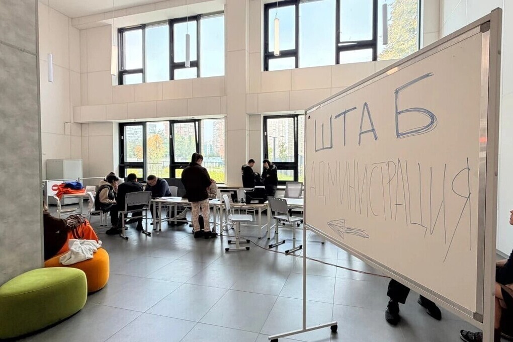 В Люберцах открыт ПВР для жителей повреждённых квартир — пункт работает в школе «Феникс»
