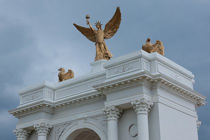Трамп предложил использовать Триумфальную арку для базирования дронов