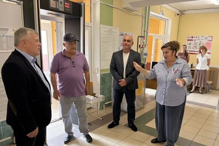 В Сочи более тысячи общественных наблюдателей следят за выборами в Госдуму