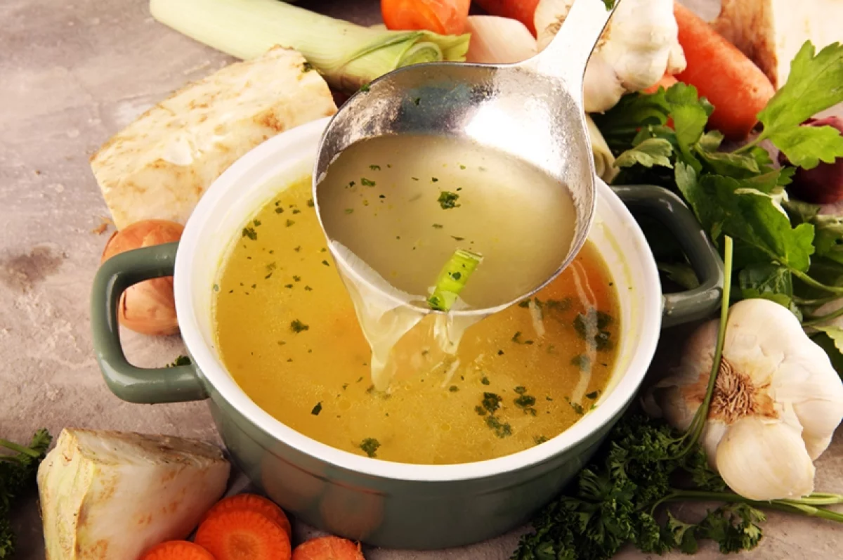Стало известно, как сделать обычный куриный суп вкуснее