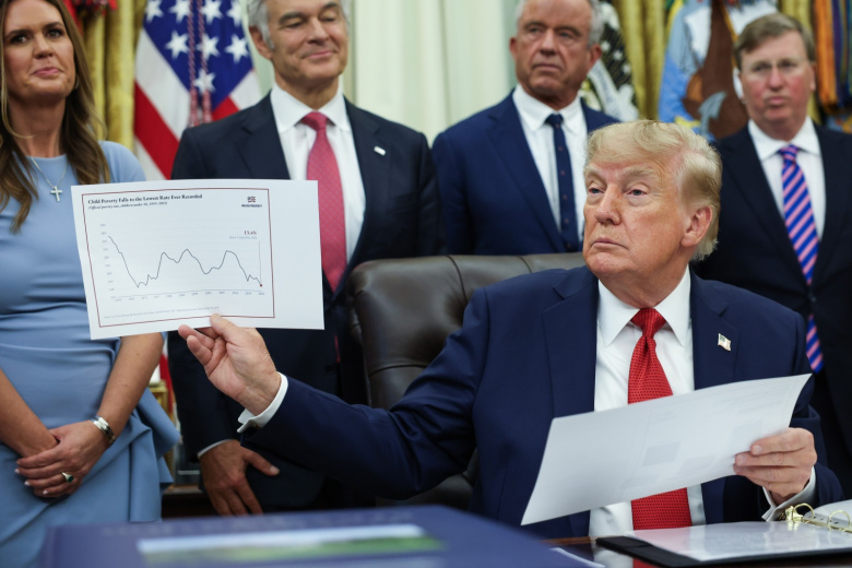 Трамп потребовал от Зеленского прекратить удары по НПЗ России
