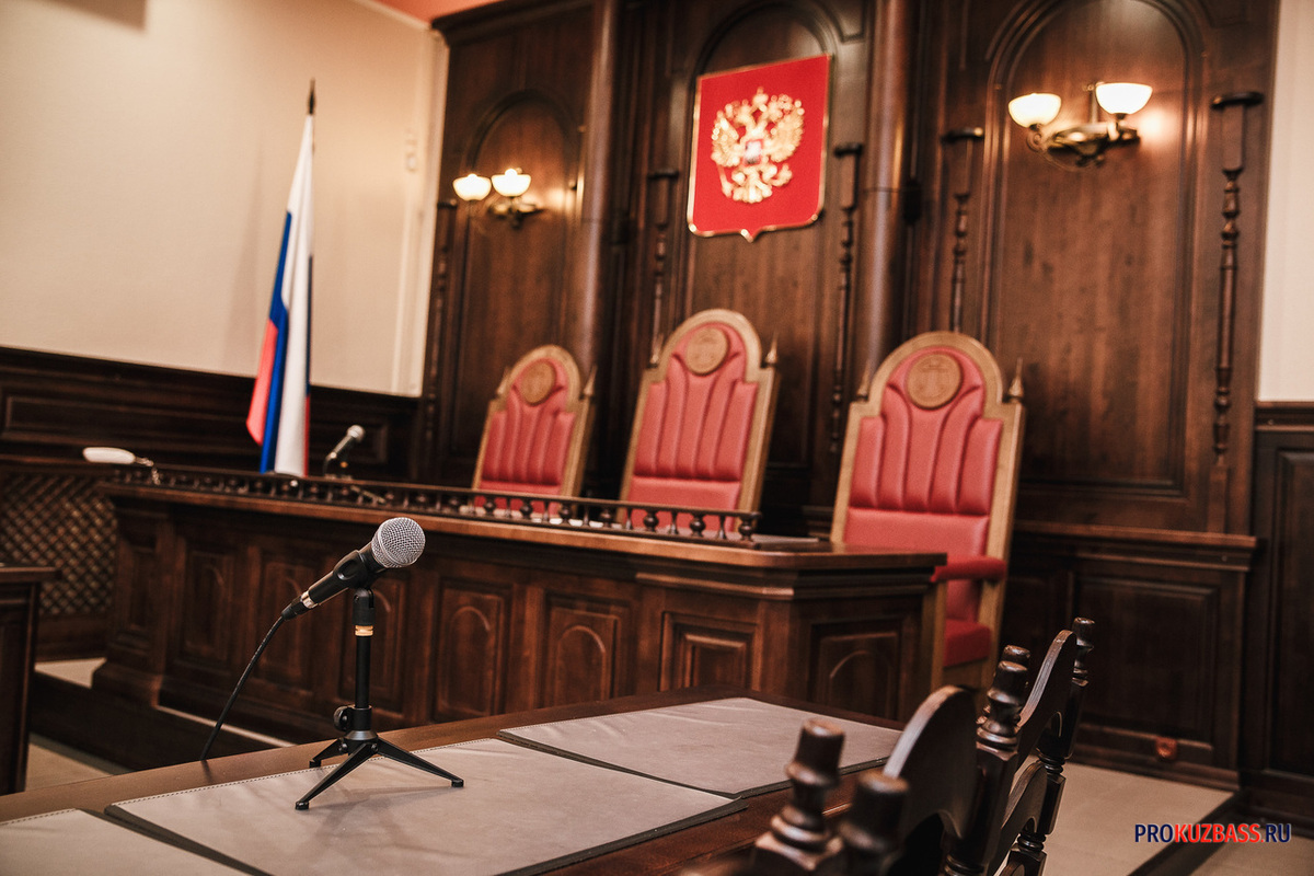 «Особо крупный»: в Новокузнецке задержали наркокурьера с 25 свёртками