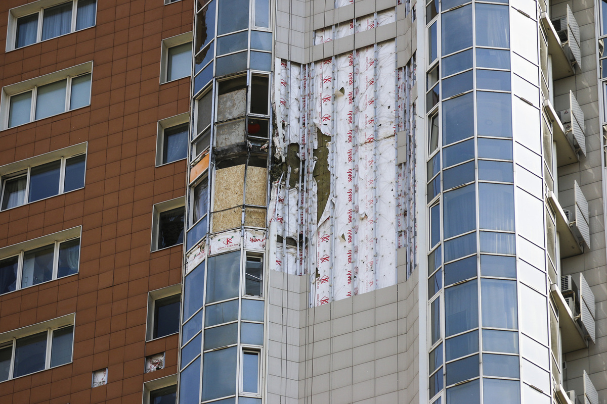 Повреждены три частных дома при атаке БПЛА на Орловскую область