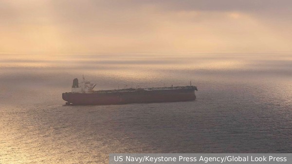 Суда нефтяной компании Абу-Даби подверглись нападению в Ормузском проливе