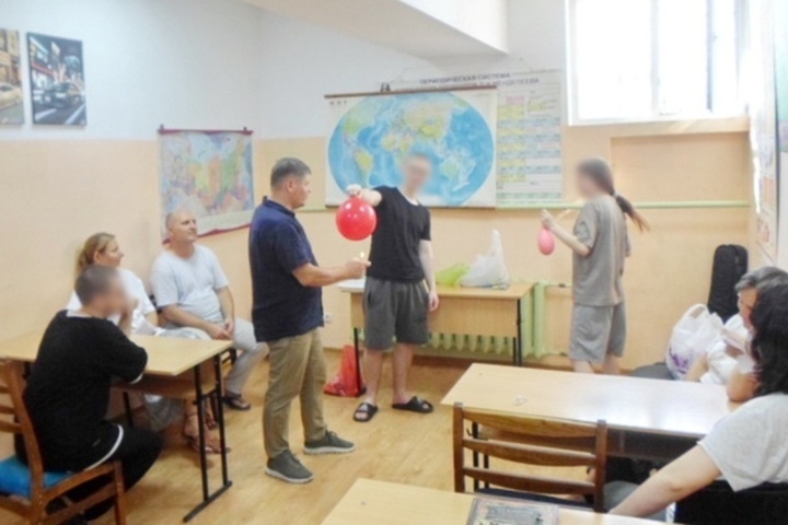 В Севастопольском СИЗО-1 волонтёры провели воспитательное мероприятие для подростков