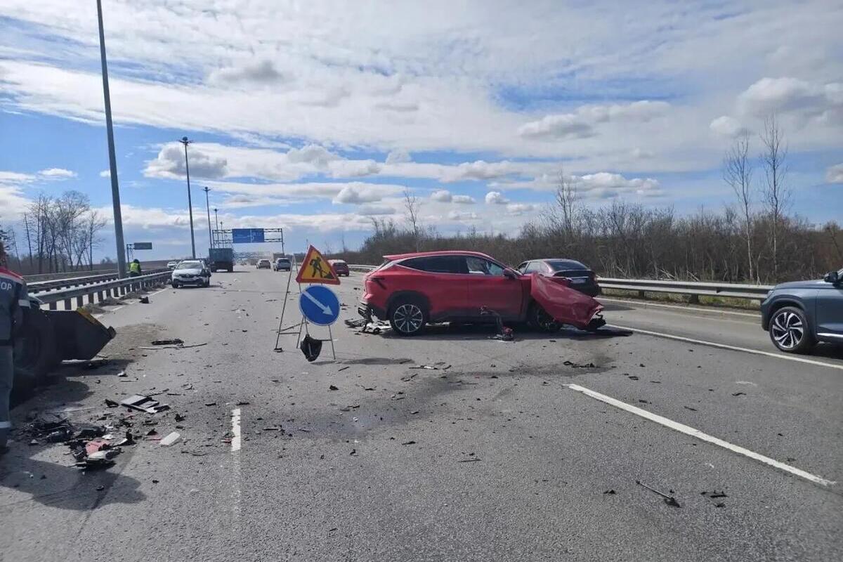 За выходные в дорожных авариях в Ленобласти пострадали 14 взрослых и ребенок
