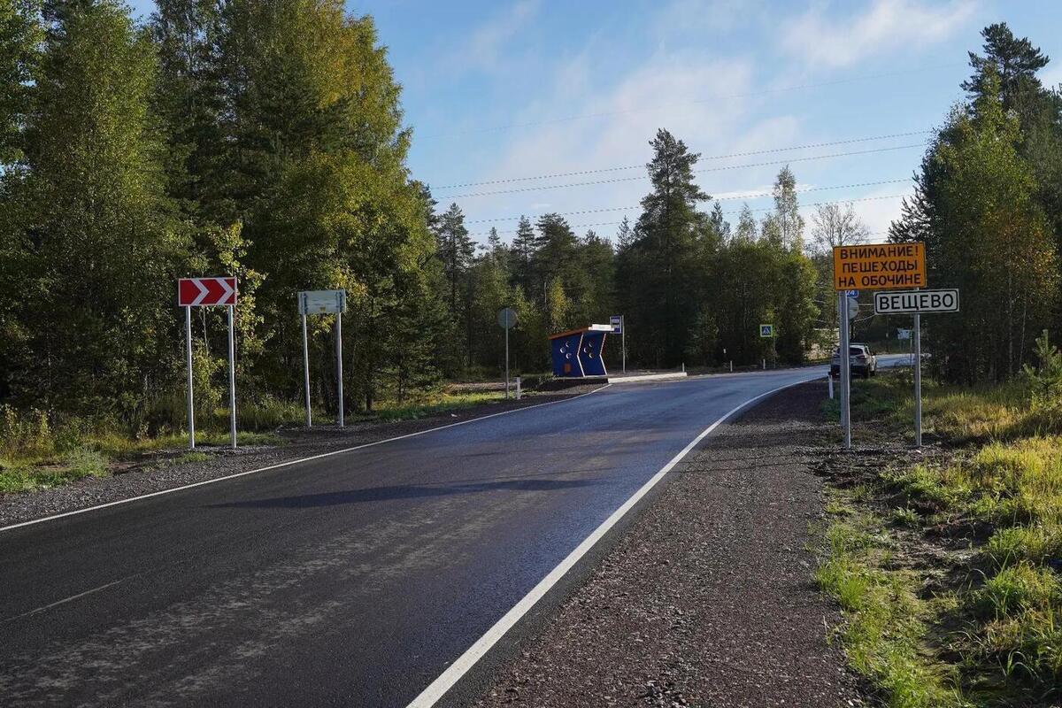 Дорожники отремонтировали более 10 км региональной трассы в Выборгском районе