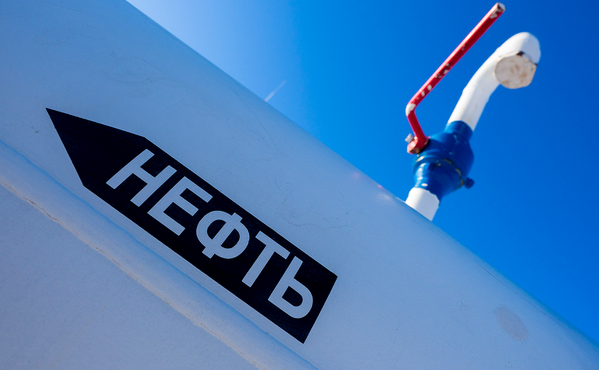 В Кремле оценили влияние «адских санкций» США на закупки нефти у России