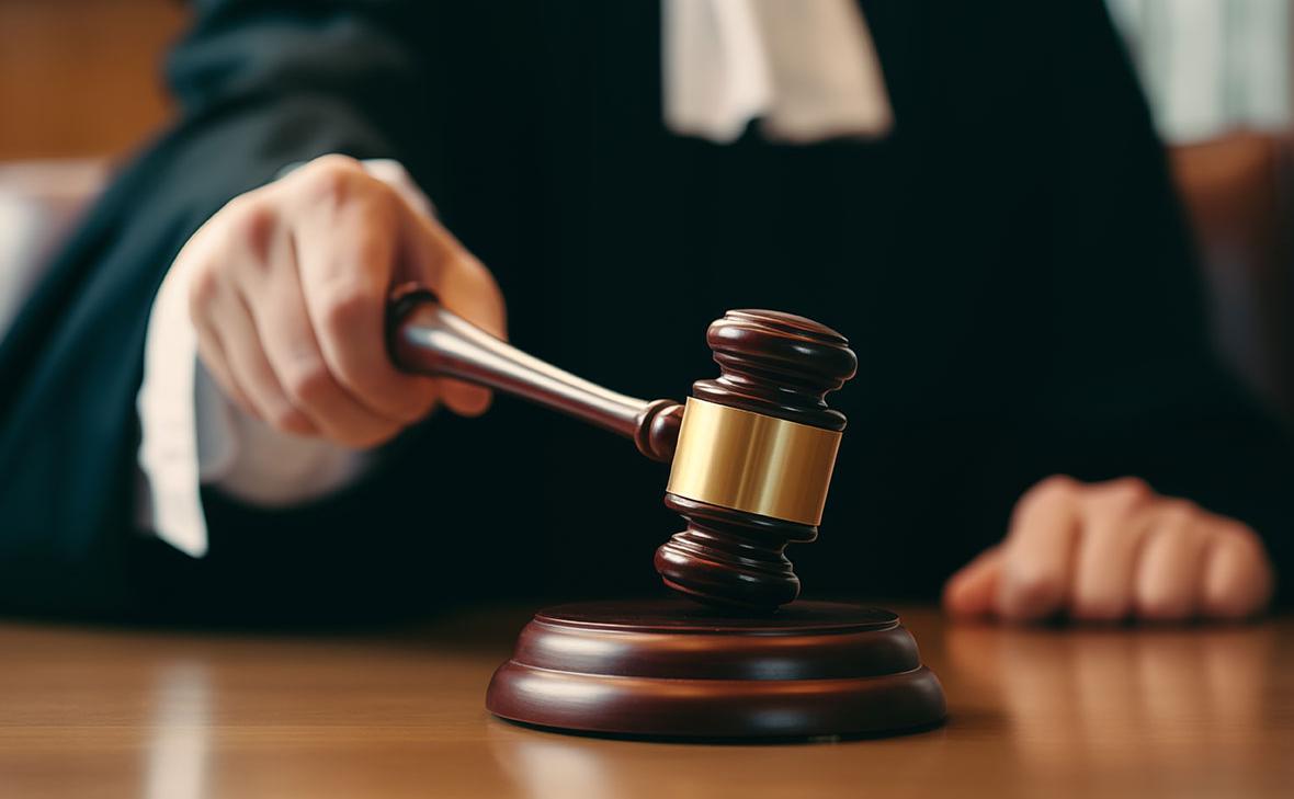 В Алтайском крае женщину обязали заплатить за упавшую на теплицу березу