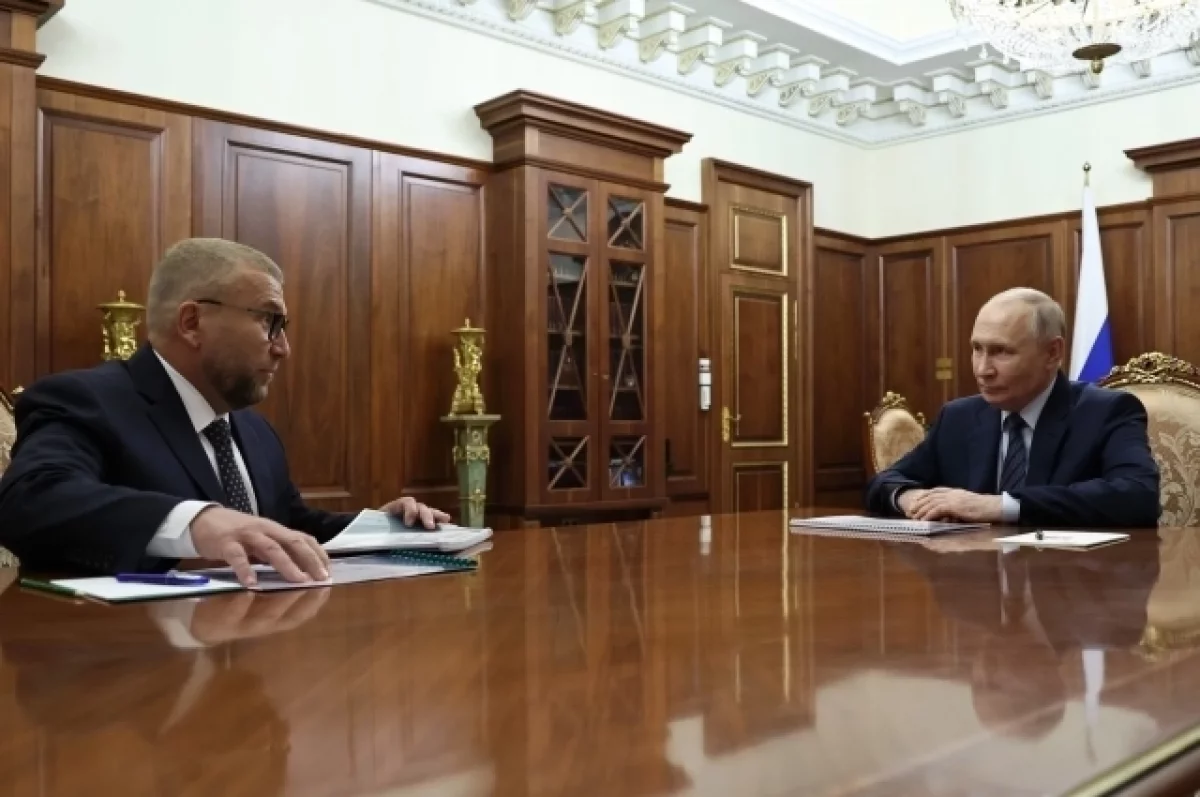 Путин пообещал Пикалеву вручить ФТС утвержденное в 2019 году знамя