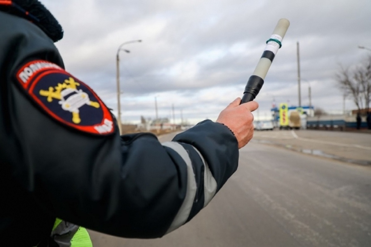 В Астраханской области дорожные полицейские задержали юного угонщика автомобиля