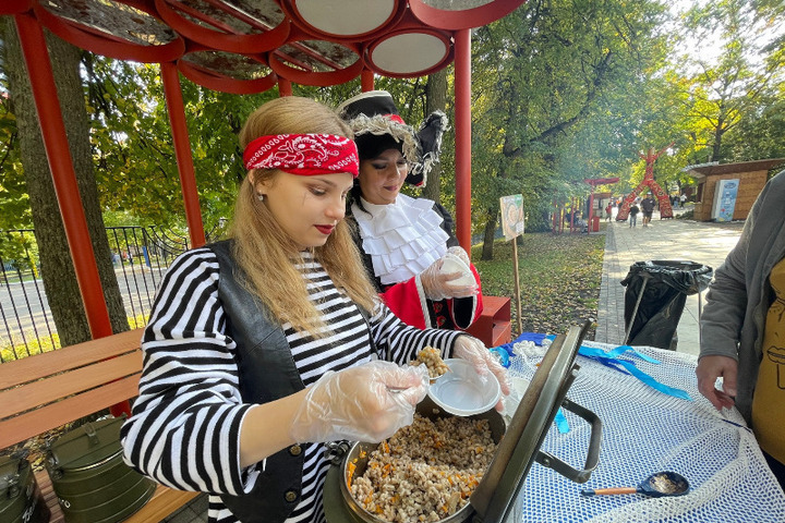 Чем угощали пензенцев на «Празднике каши» в городских парках