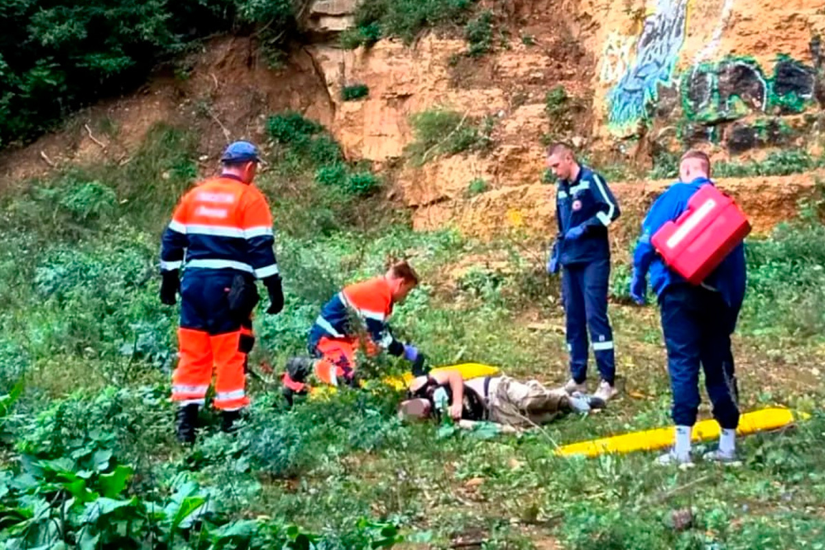Липецкие спасатели трижды выезжали к пострадавшим от падений с высоты