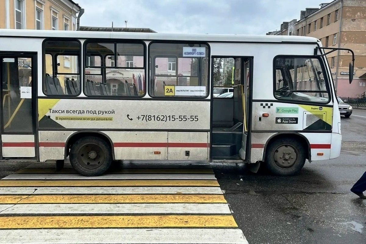 В Боровичах автобус сбил женщину, переходящую дорогу по «зебре»